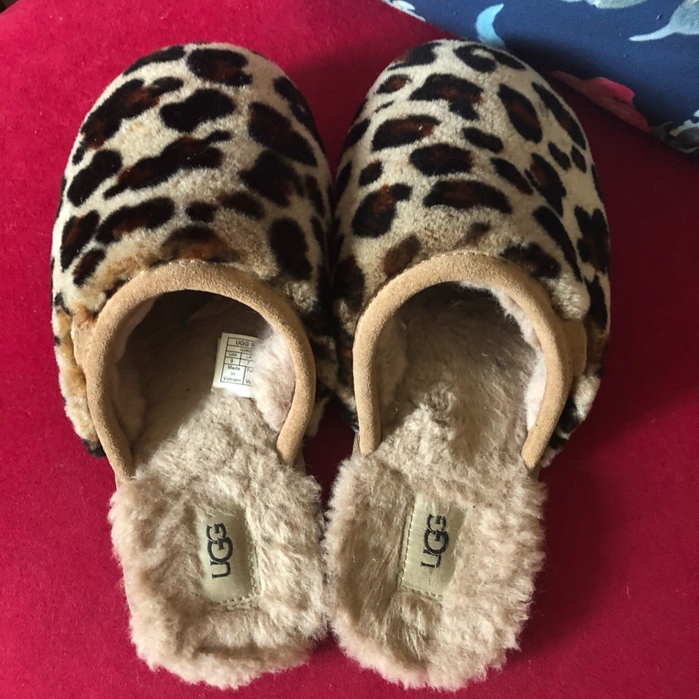 Ugh cheetah slippers size 9